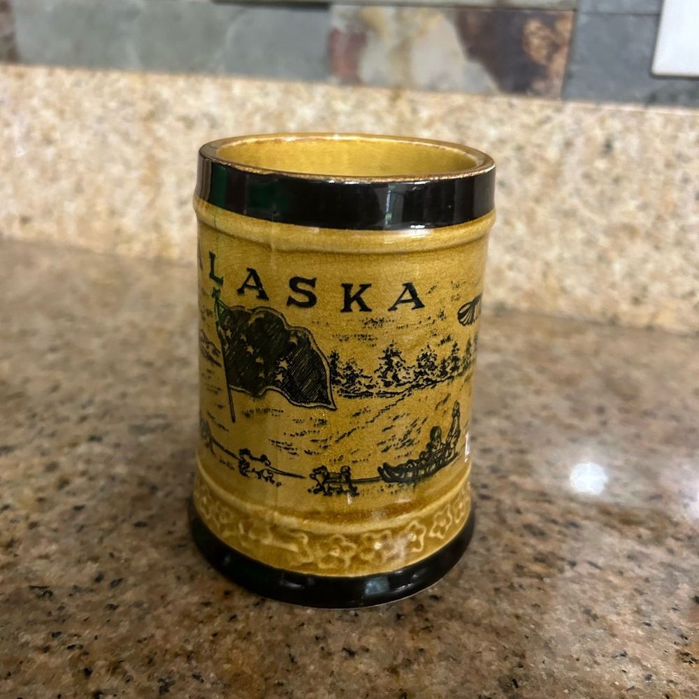 Vintage Alaska Coffee  Mug Cup Eskimo Dog Sled Sledding Totem Poles Black Gold